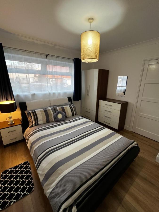Stoke-on-Trent Springfield House- Near Newcastle Centre, Hospital And Keele University! מראה חיצוני תמונה